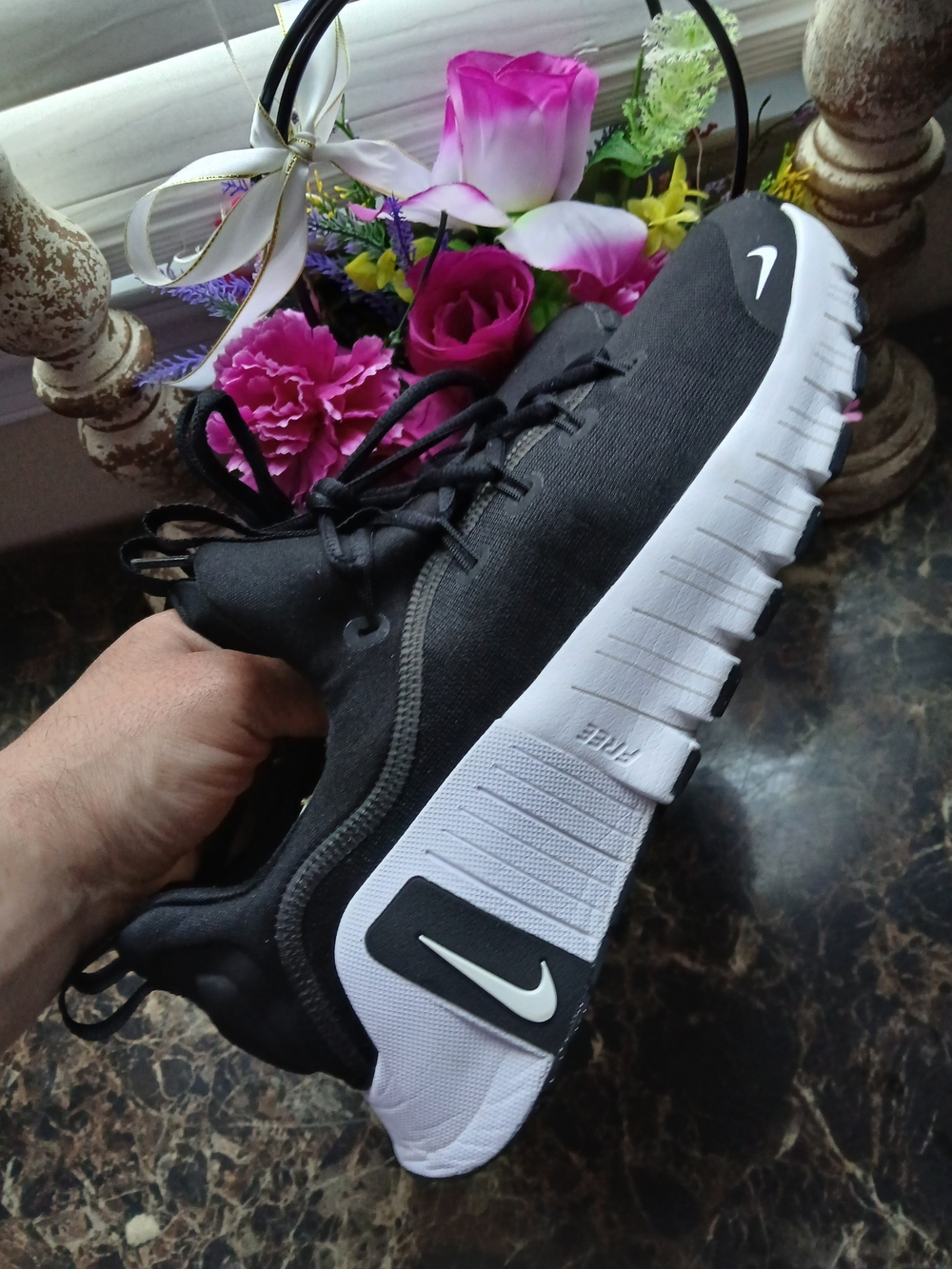 Nike Black and White Women's Athletic Shoes